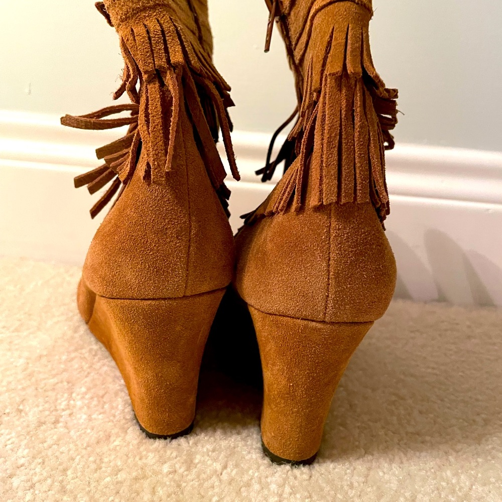Fall booties!! Suede Tan Aerosoles Plumming Bird wedge booties 7.5! - Picture 5 of 5